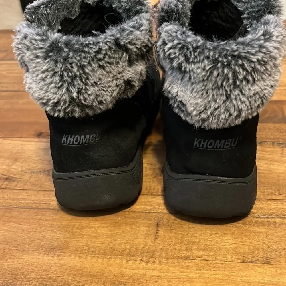 𝅺khombu black suede snow boots with faux fur trim, size 9, good condition